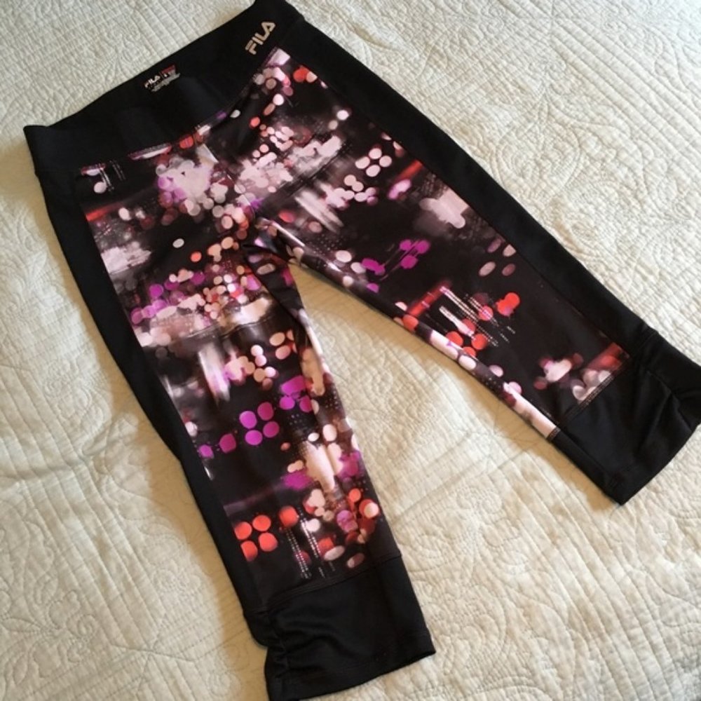 FILA Sports Performance Live in Motion Capri/Cropped Dot Sz M #310